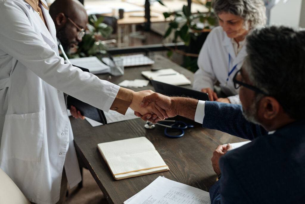 5 Ways MEDTEAM Revolutionizes Contract Management for Healthcare Providers